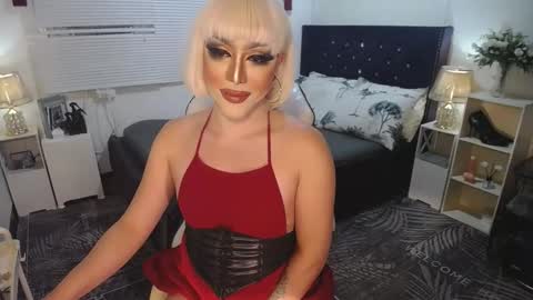 Snapshot of yourlivingonurdream chatting on 01-25-25, 12:16 --               online show from 01-25-25, 12:16