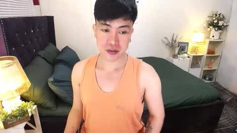 Snapshot of yourlivingonurdream chatting on 09-19-25, 02:51 --               online show from 09-19-25, 02:51