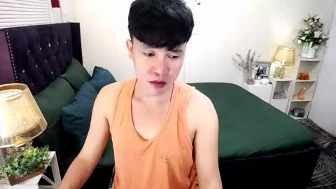 Snapshot of yourlivingonurdream chatting on 09-29-25, 12:38 --               online show from 09-29-25, 12:38