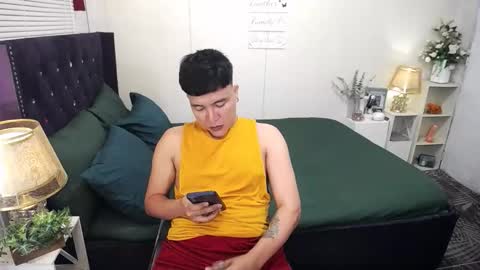 Snapshot of yourlivingonurdream chatting on 09-30-25, 12:59 --               online show from 09-30-25, 12:59