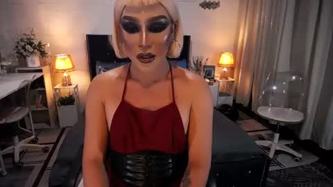 Snapshot of yourlivingonurdream chatting on 06-15-26, 05:53 -- online show from 06-15-26, 05:53