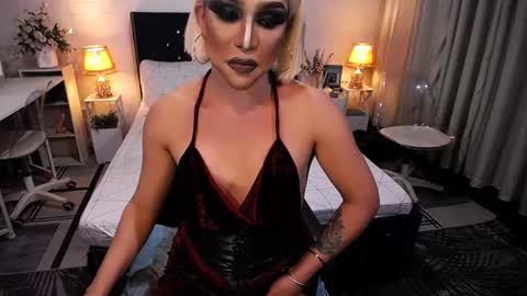 Snapshot of yourlivingonurdream chatting on 07-17-26, 04:08 -- online show from 07-17-26, 04:08