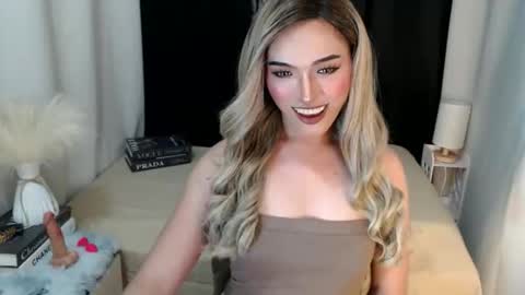 Snapshot of yournaughtykendal chatting on 03-29-26, 05:07 TIFFANY SUCKING QUEEN online show from 03-29-26, 05:07