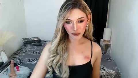 Snapshot of yournaughtykendal chatting on 04-08-26, 08:53 TIFFANY SUCKING QUEEN online show from 04-08-26, 08:53