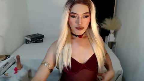 Snapshot of yournaughtykendal chatting on 04-25-26, 01:52 TIFFANY SUCKING QUEEN online show from 04-25-26, 01:52