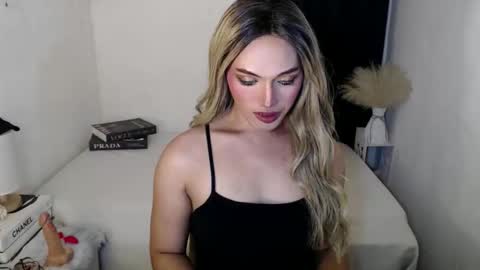 Snapshot of yournaughtykendal chatting on 04-27-26, 03:32 TIFFANY SUCKING QUEEN online show from 04-27-26, 03:32