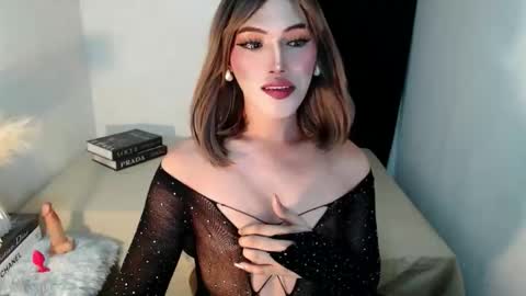 Snapshot of yournaughtykendal chatting on 05-09-26, 11:43 TIFFANY SUCKING QUEEN online show from 05-09-26, 11:43