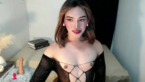 Snapshot of yournaughtykendal chatting on 05-14-26, 01:23 TIFFANY SUCKING QUEEN online show from 05-14-26, 01:23