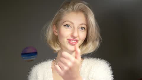 Snapshot of yournaughtymiss chatting on 12-24-24, 11:55 Eva online show from 12-24-24, 11:55