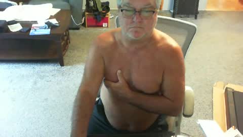 Snapshot of yourpoppi55 chatting on 08-01-26, 12:15 yourpoppi55 online show from 08-01-26, 12:15
