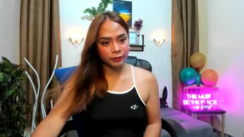 Snapshot of yourqueen_kaye chatting on 11-06-25, 01:12 kaye online show from 11-06-25, 01:12