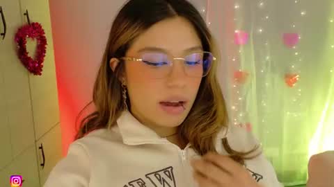 Snapshot of yourrmuse_ chatting on 07-19-26, 03:54 Isabella but you can call me Isa .-. online show from 07-19-26, 03:54