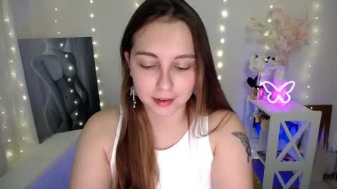 Snapshot of yours_piece_of_happiness_ chatting on 06-19-26, 05:34 Happy online show from 06-19-26, 05:34