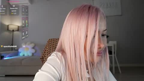 Luminous Luna online show from 03-18-26, 03:20