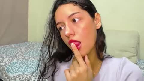 Lina and roberth online show from 10-15-25, 06:13