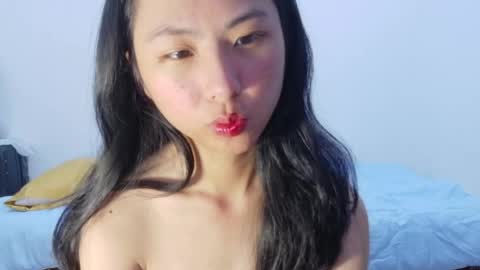Snapshot of yoursweetestkiwi chatting on 05-21-26, 02:35 Kiwi online show from 05-21-26, 02:35
