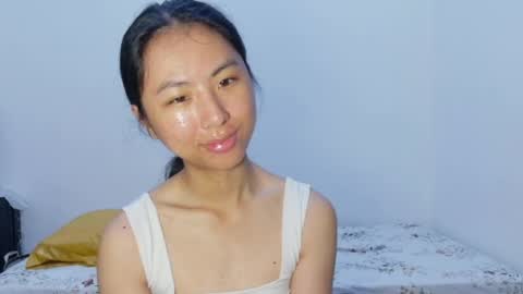 Snapshot of yoursweetestkiwi chatting on 05-25-26, 02:06 Kiwi online show from 05-25-26, 02:06
