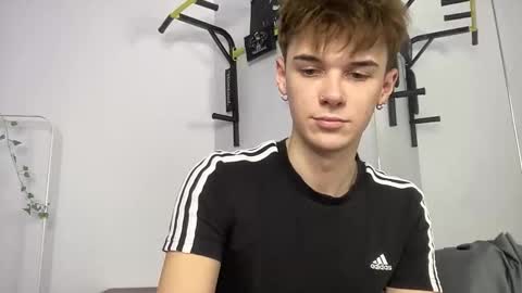 Snapshot of yoursweetyguy chatting on 11-10-25, 04:17 yoursweetyguy online show from 11-10-25, 04:17