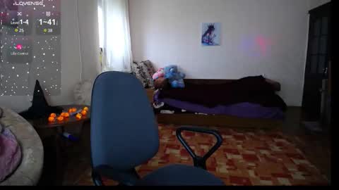 Snapshot of yourswetiegirl chatting on 10-18-25, 10:16 Sofia online show from 10-18-25, 10:16