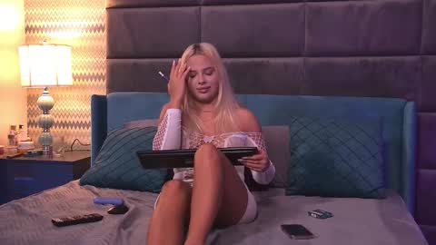 Foxie online show from 09-18-25, 04:58