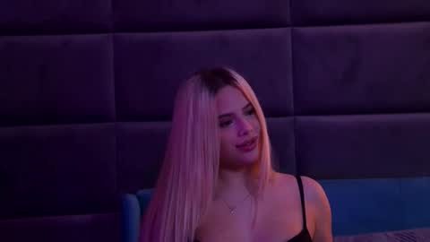 Foxie online show from 11-15-25, 03:52