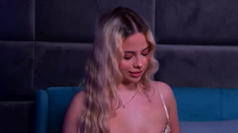 Foxie online show from 11-29-25, 06:22