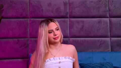 Foxie online show from 12-14-25, 02:55