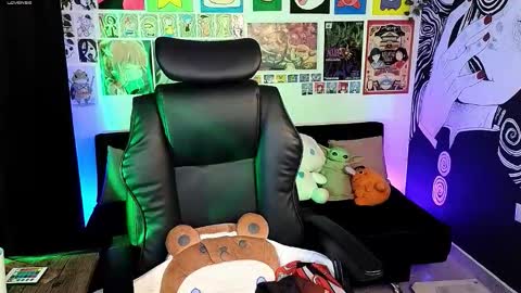    rawr   Anne Independent model      online show from 11-25-25, 11:05