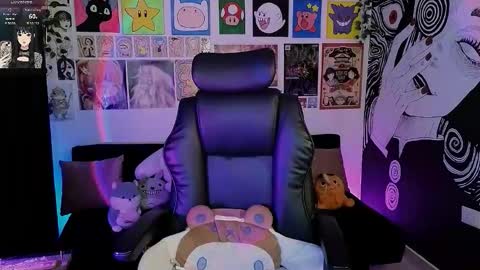    rawr   Anne Independent model      online show from 02-11-26, 10:59