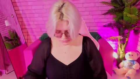 Snapshot of yukiohara chatting on 12-14-25, 08:41 Yuki online show from 12-14-25, 08:41