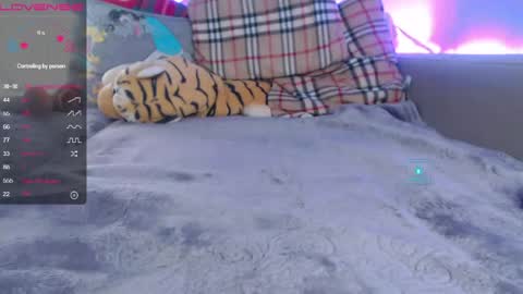 Snapshot of yuli_ya chatting on 05-08-26, 11:43 Sweet Pussy online show from 05-08-26, 11:43