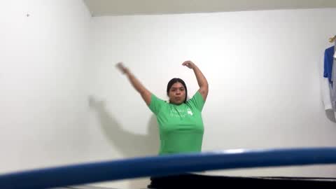 Yuli and SaraIndependent model online show from 10-31-25, 04:02