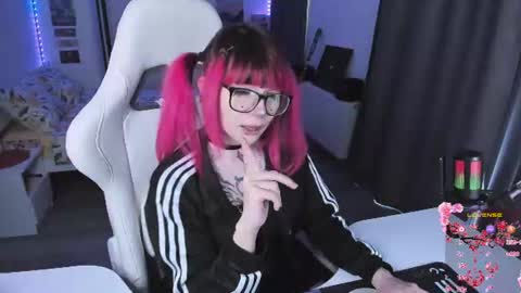 Snapshot of yumi_youkai chatting on 06-15-26, 02:36 Yumi 3 online show from 06-15-26, 02:36