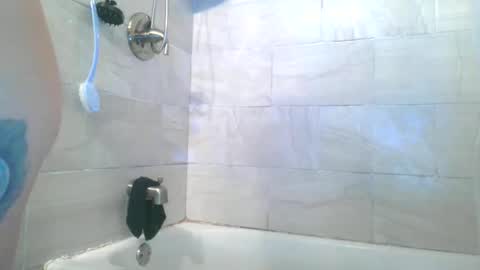 Snapshot of yumiepussyy chatting on 10-19-25, 01:06 Payton kelly online show from 10-19-25, 01:06