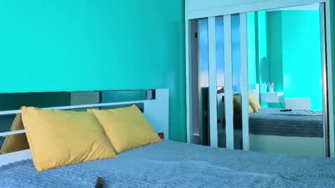 Snapshot of yumiiai chatting on 11-12-25, 06:25 Yumi online show from 11-12-25, 06:25