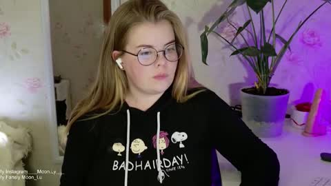 Snapshot of yumm_lolly chatting on 09-28-25, 05:18 Polly online show from 09-28-25, 05:18