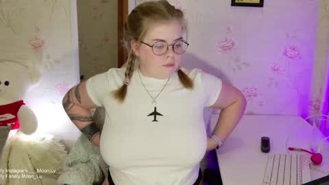 Snapshot of yumm_lolly chatting on 10-08-25, 05:54 Polly online show from 10-08-25, 05:54