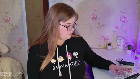 Snapshot of yumm_lolly chatting on 10-19-25, 12:28 Polly online show from 10-19-25, 12:28