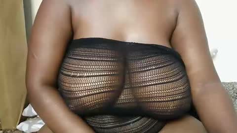 yummy_boobs01 online show from 03-18-26, 01:09