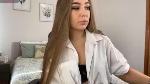 Snapshot of yummy_jane_ chatting on 05-17-26, 01:25 Yummy Jane online show from 05-17-26, 01:25