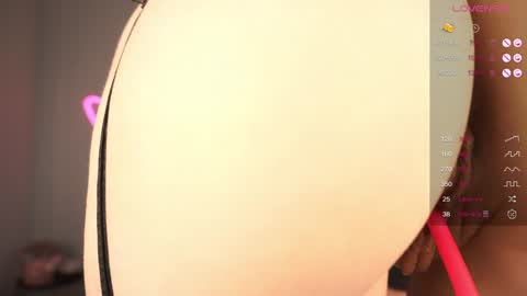 Snapshot of yummyik chatting on 02-07-25, 09:37 Yummy online show from 02-07-25, 09:37