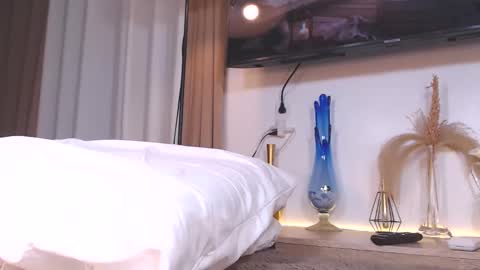 Justine online show from 09-15-25, 08:09