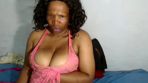 Snapshot of yummytittsxx chatting on 12-20-25, 02:18 yummytittsxx online show from 12-20-25, 02:18