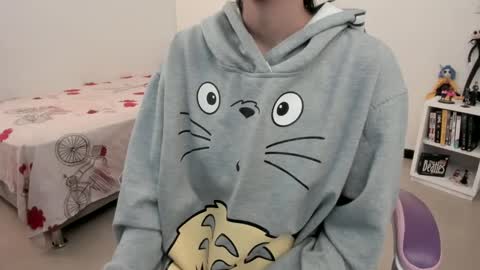 Yuna online show from 03-06-25, 01:24