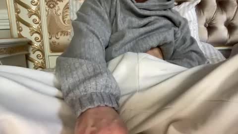 Snapshot of yungbull06 chatting on 12-24-24, 07:44 Yung Bull online show from 12-24-24, 07:44