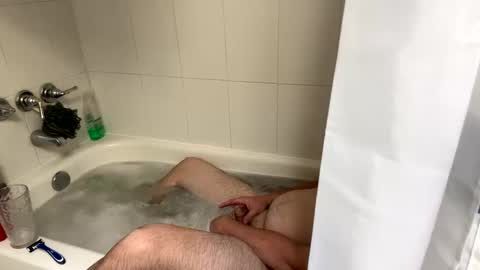 Snapshot of yungcupandspoonn chatting on 10-10-25, 11:31 deezy online show from 10-10-25, 11:31