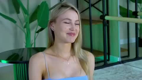 Snapshot of yungtessa chatting on 07-24-26, 06:39 Tessa online show from 07-24-26, 06:39