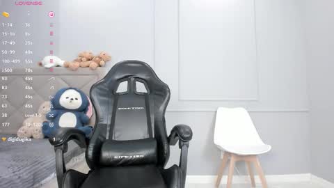 yunleah online show from 11-07-25, 01:22