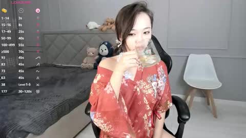 yunleah online show from 11-17-25, 01:44