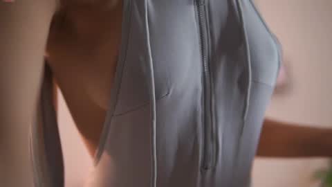 Yuyi Cam online show from 11-23-25, 02:33